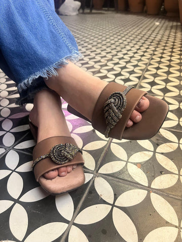 The Red Snail Buckle Flat Sandle