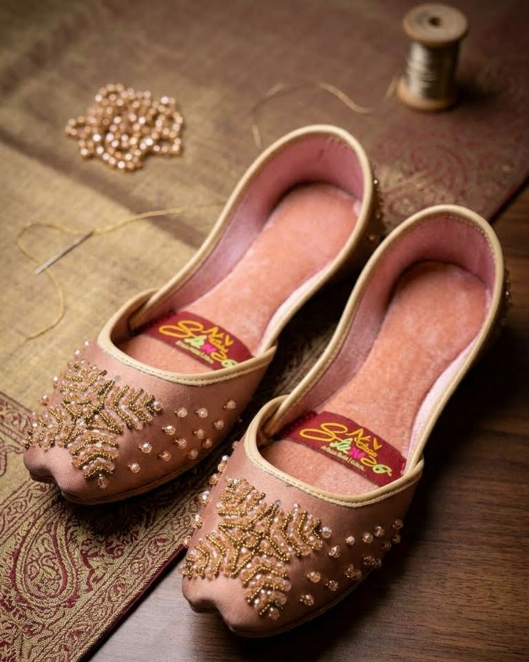 Elegant Blush Pink Hand-Embellished Khussa – Traditional Beaded Flats for Women